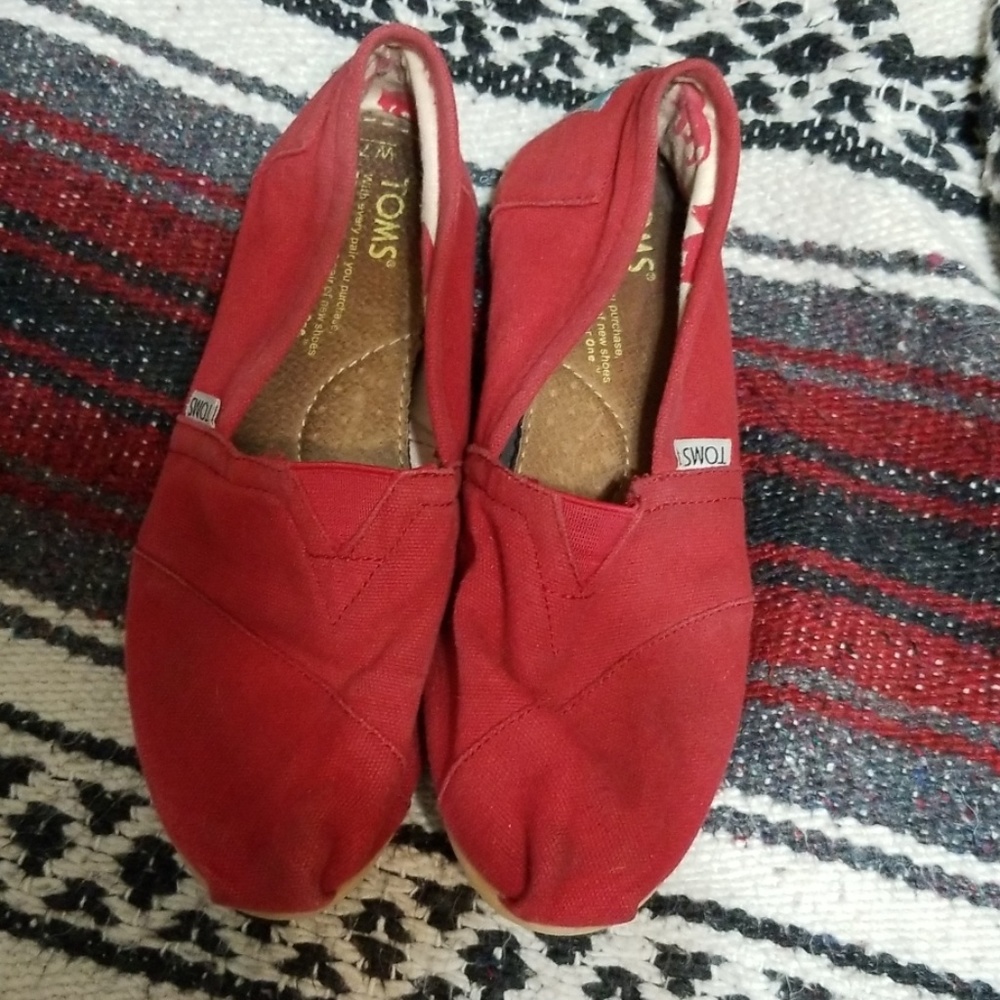Tom's Red Shoes 7